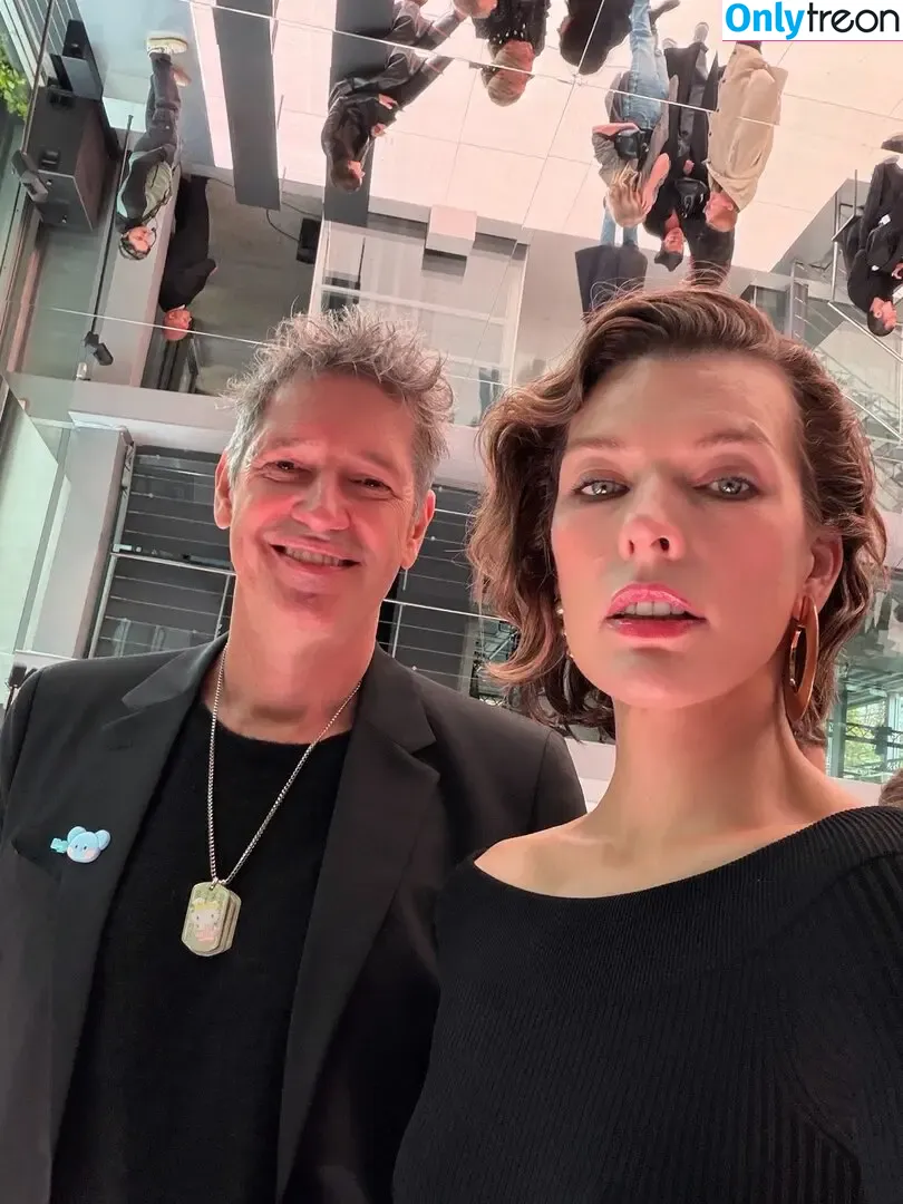 Milla Jovovich голая photo #0641 (MillaJovovich)
