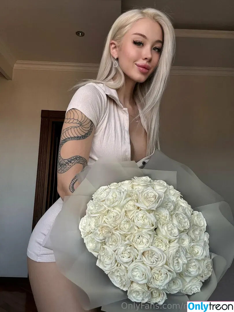 milla_snake nude photo #0005 (milla_snake)