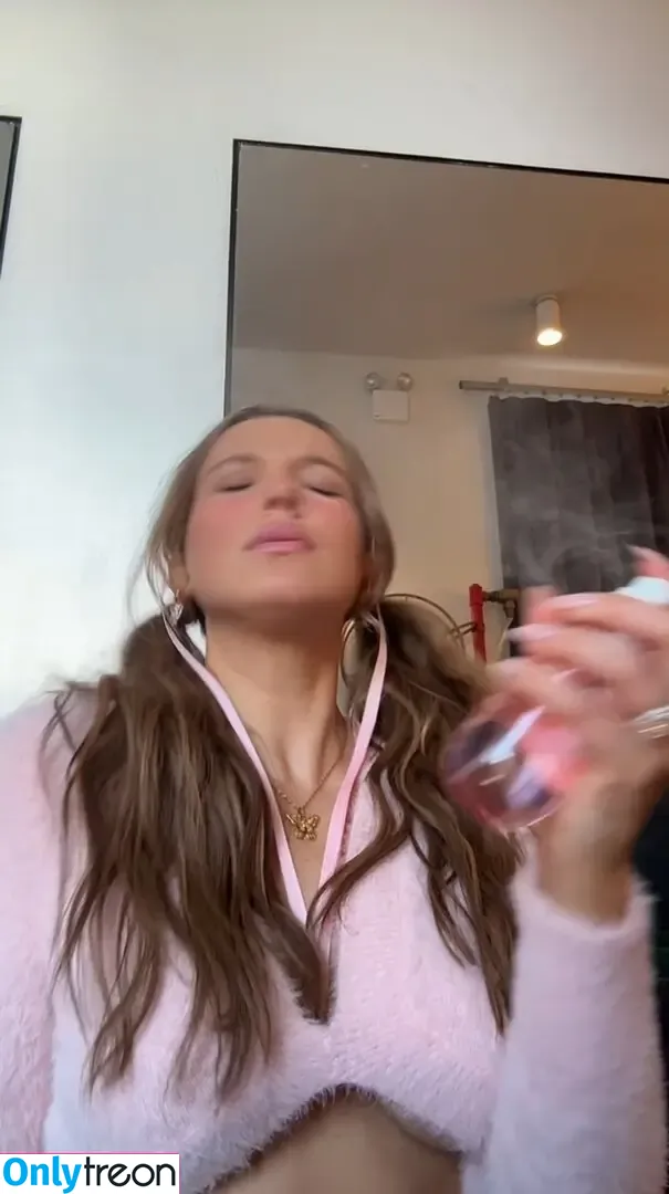 Millie Bobby Brown голая photo #5020 (milliebobbybrown)