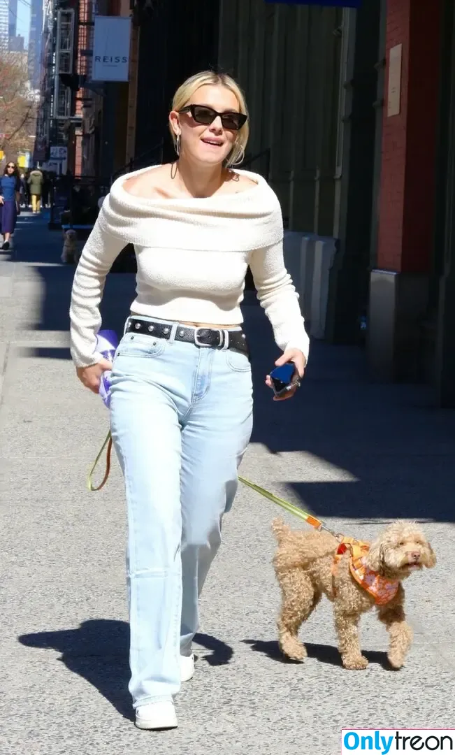 Millie Bobby Brown голая photo #5208 (milliebobbybrown)