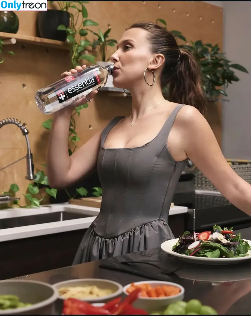 Millie Bobby Brown nude photo #5628 (milliebobbybrown)