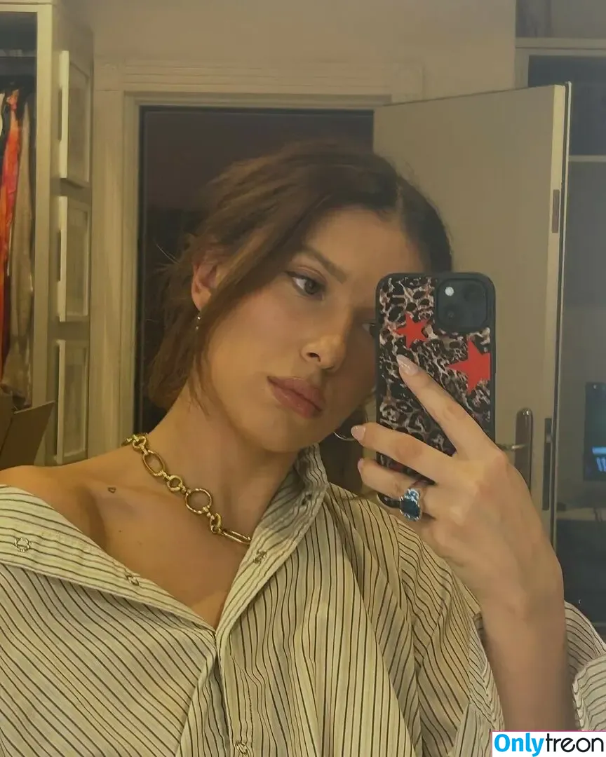 Millie Bobby Brown голая photo #5655 (milliebobbybrown)