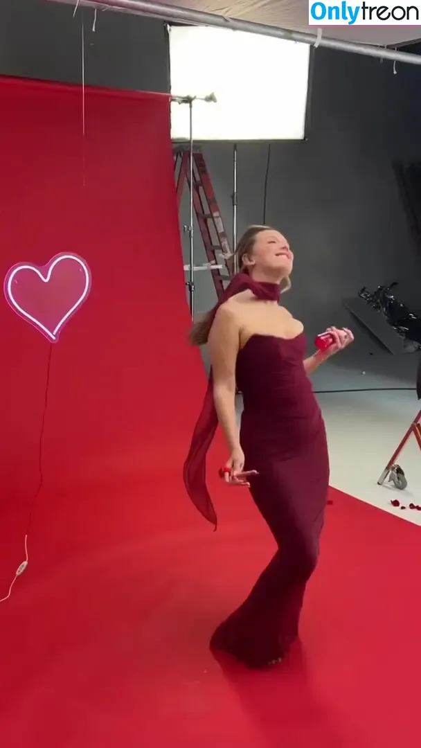 Millie Bobby Brown nude photo #5776 (milliebobbybrown)