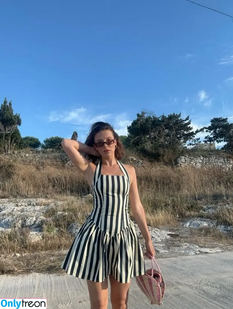 Millie Bobby Brown nude photo #5815 (milliebobbybrown)