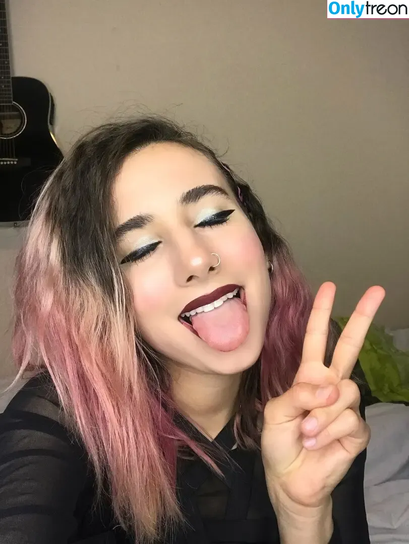 Millie Mochi Tunes голая photo #0002 (milliemochis)