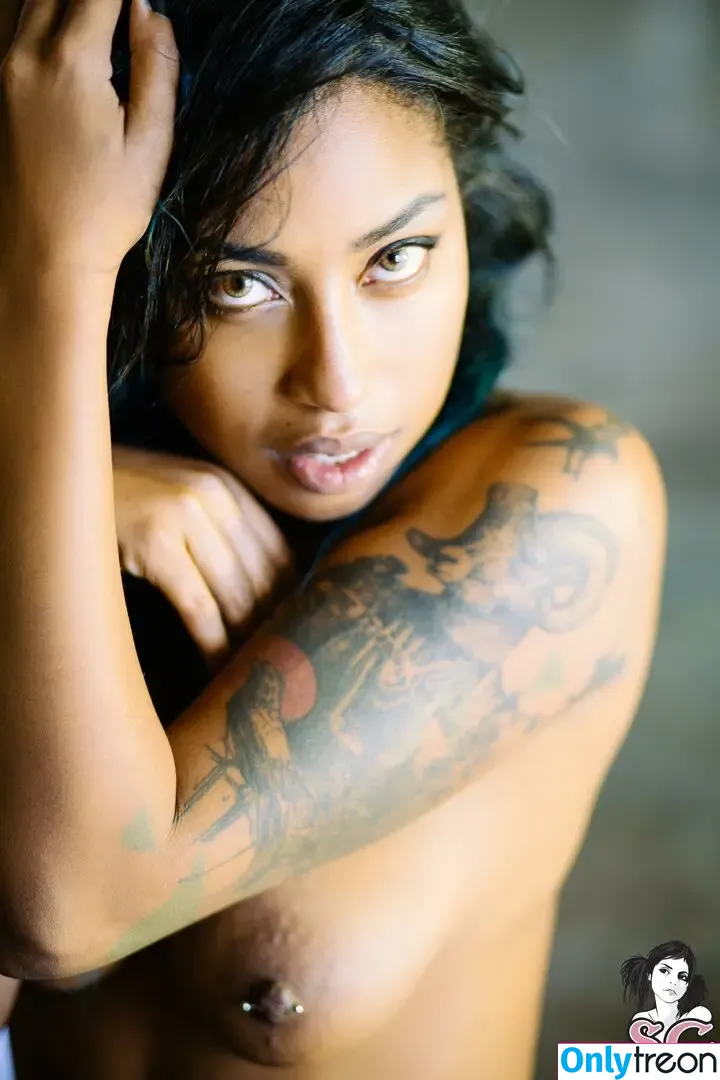 Milloux голая photo #0671 (millouxsuicide)