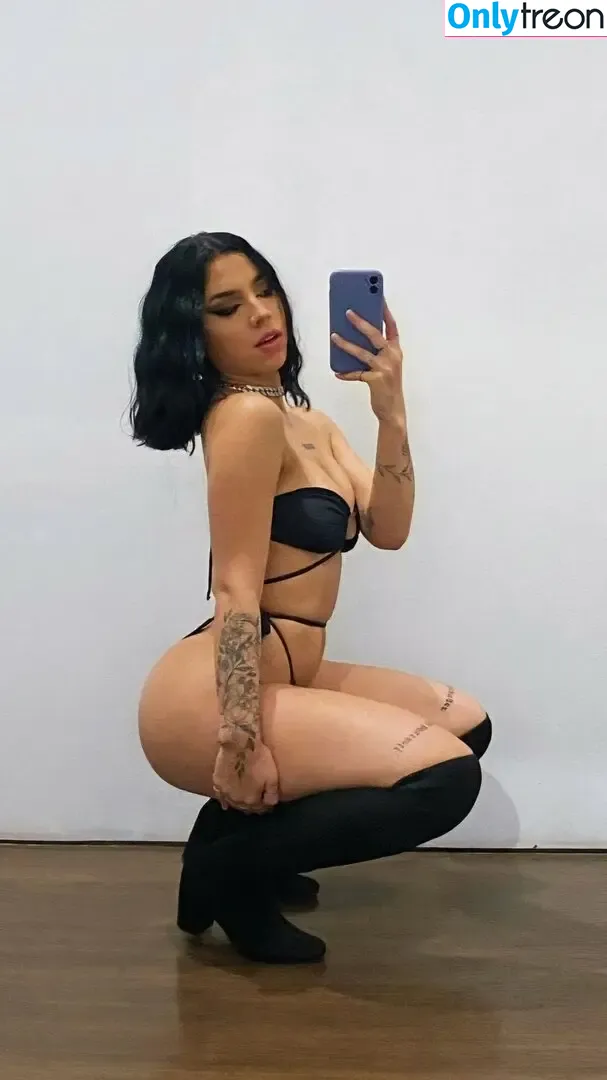 Milly Moura nude photo #0003 (Caah_medeiros / caah_mmouraa / milliedraco)