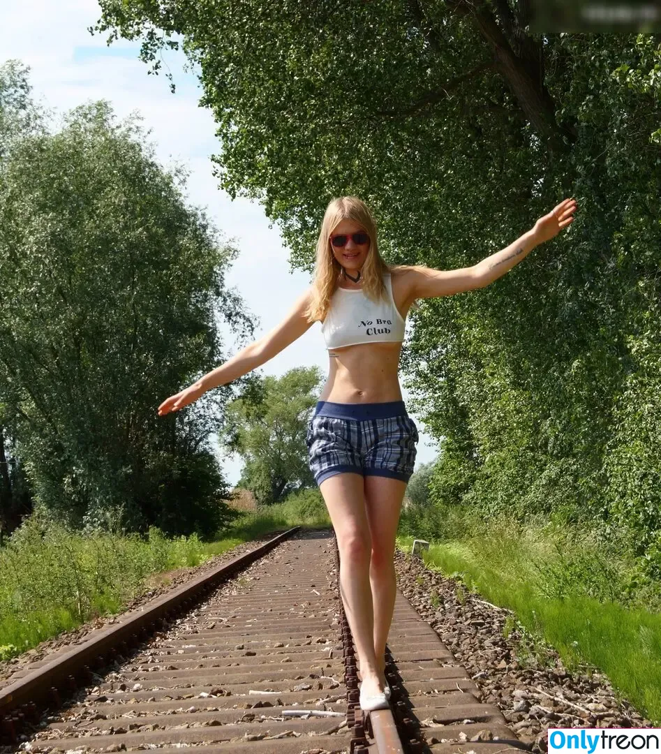 Mimisplace nude photo #0005 (mimiiyous... / mimisplaceofficial)