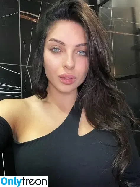 Mimissliza nude photo #0001 (Mimissliza)