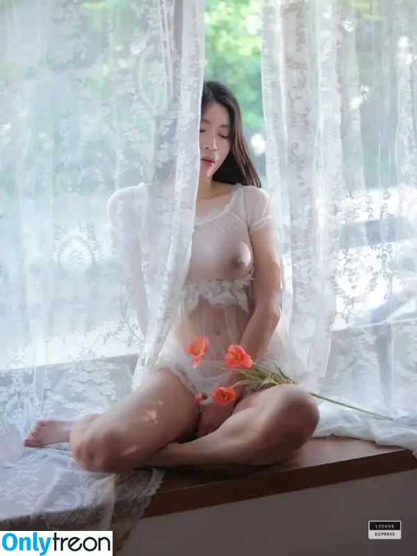Min.E nude photo #0473 (93.sss)
