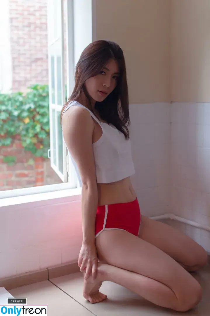 Min.E nude photo #0596 (93.sss)