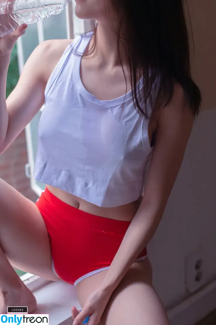 Min.E nude photo #0600 (93.sss)