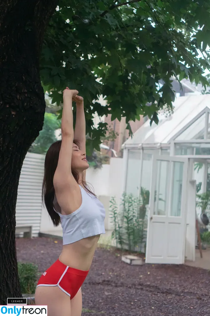 Min.E nude photo #0607 (93.sss)