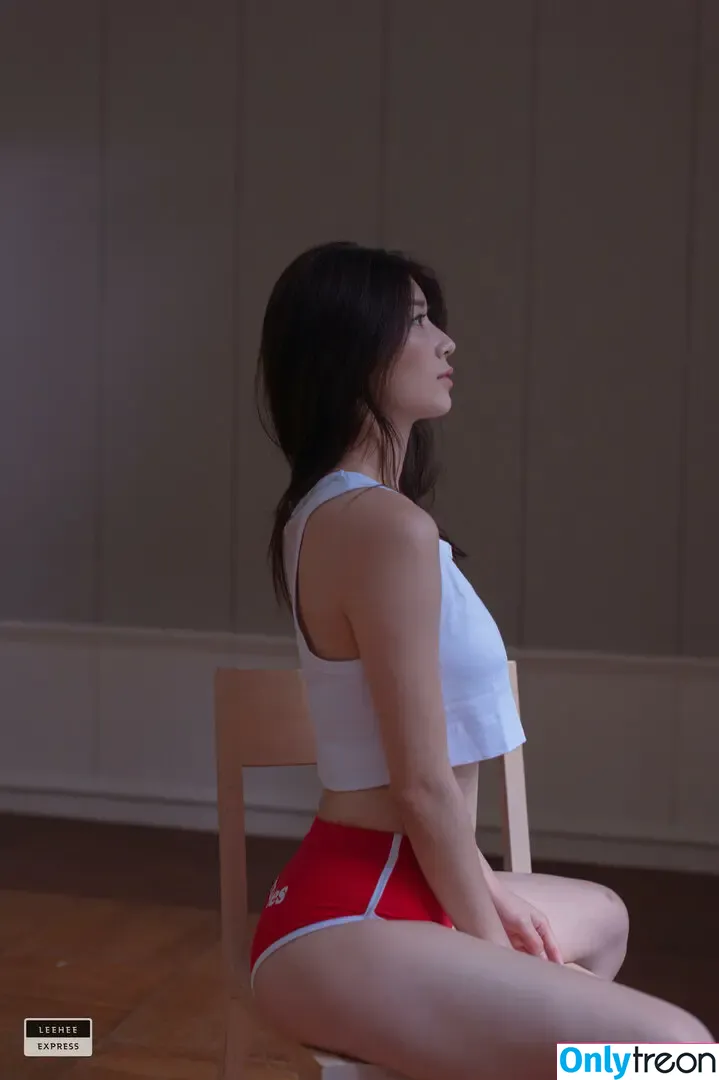 Min.E nude photo #0634 (93.sss)