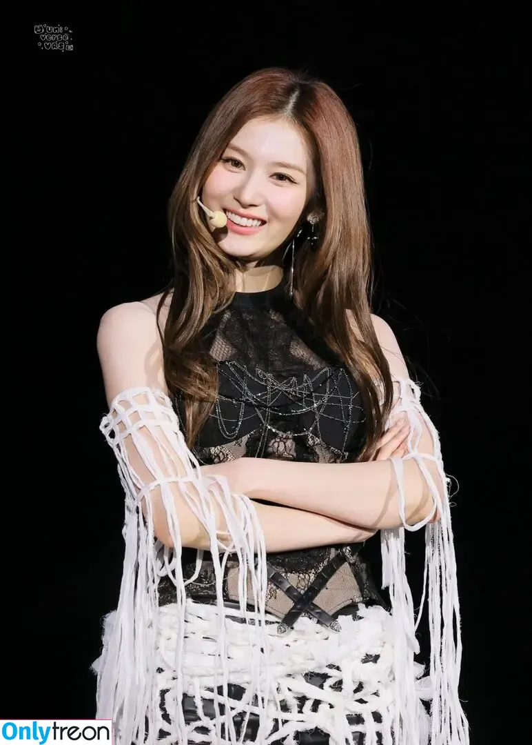 Minatozaki Sana nude photo #0052 (TWICE / m.by__sana)