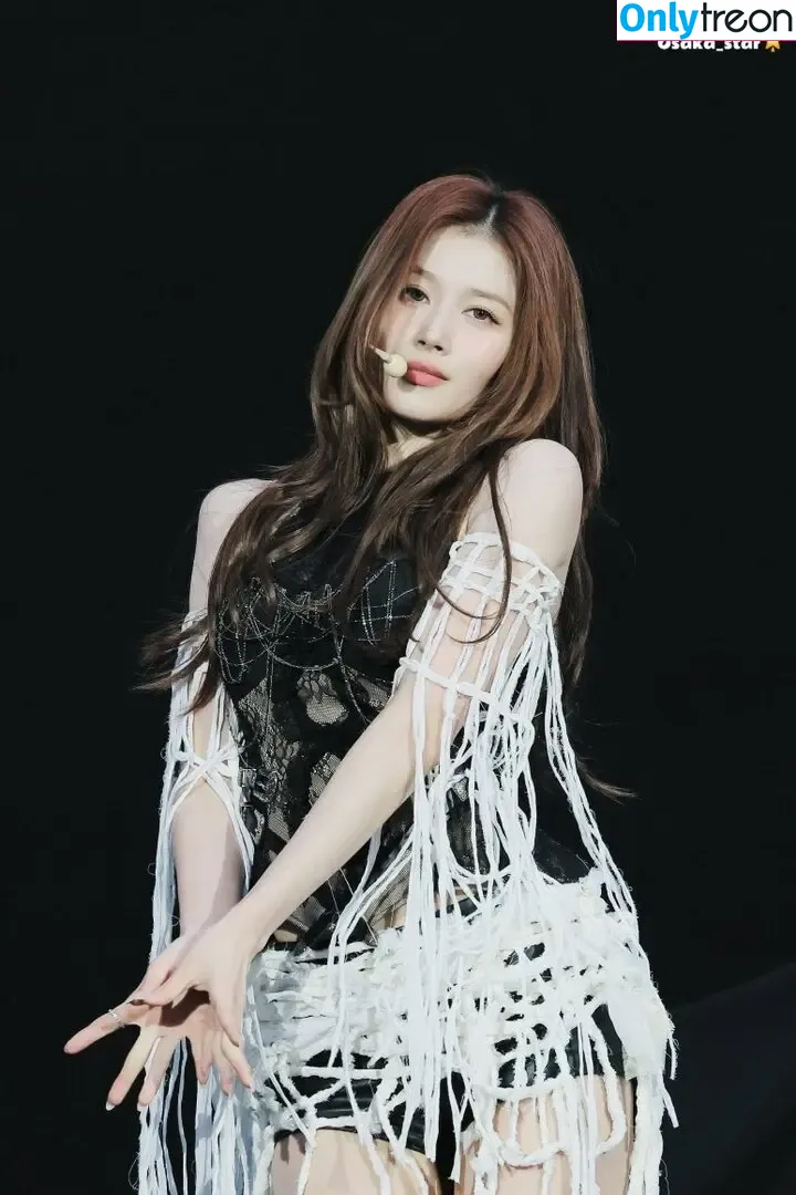 Minatozaki Sana nude photo #0055 (TWICE / m.by__sana)