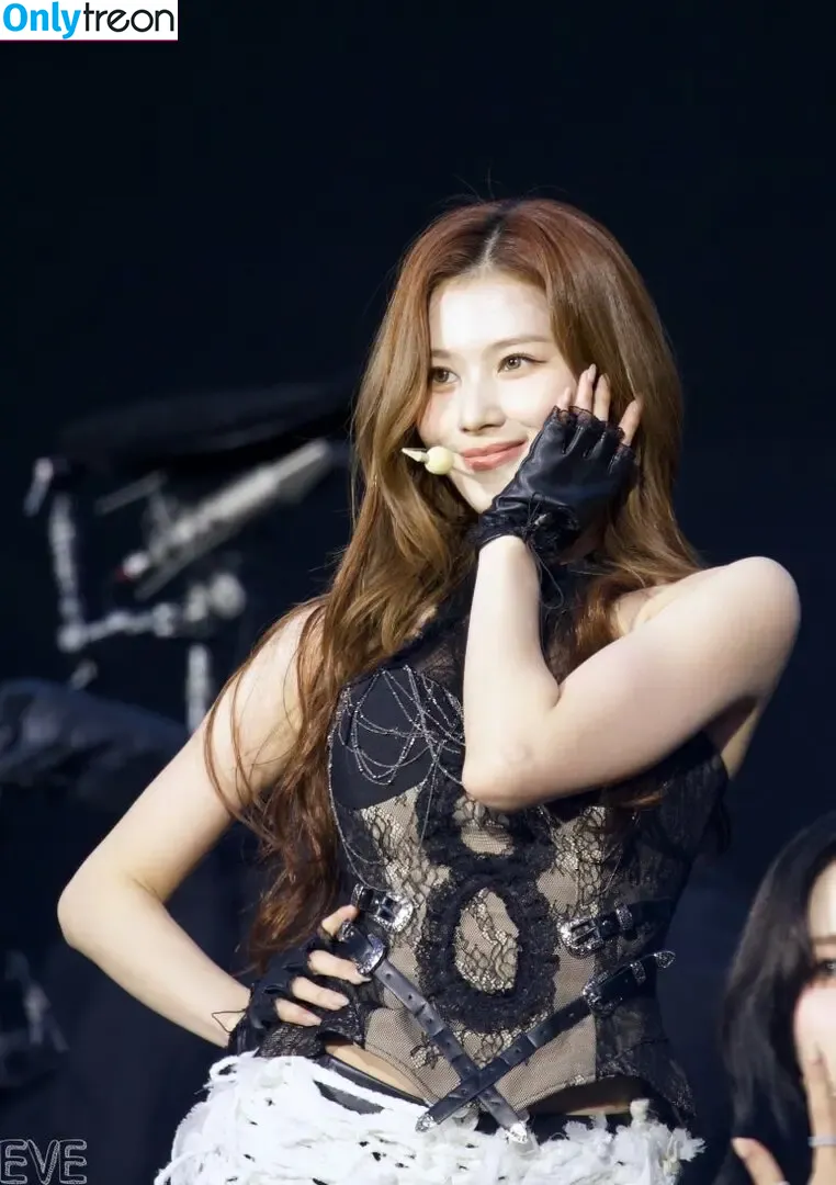 Minatozaki Sana nude photo #0072 (TWICE / m.by__sana)