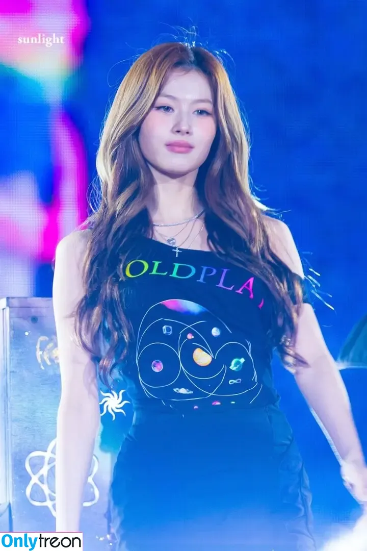 Minatozaki Sana голая photo #0087 (TWICE / m.by__sana)