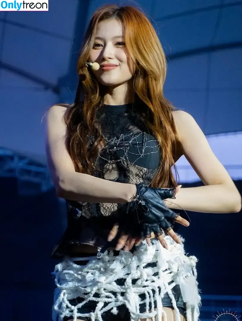 Minatozaki Sana nude photo #0092 (TWICE / m.by__sana)