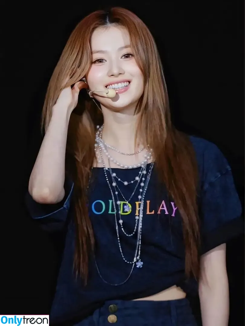 Minatozaki Sana nude photo #0102 (TWICE / m.by__sana)