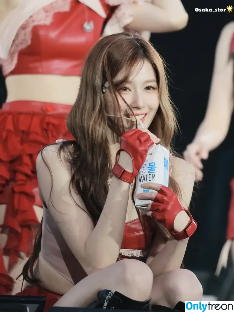Minatozaki Sana nude photo #0126 (TWICE / m.by__sana)