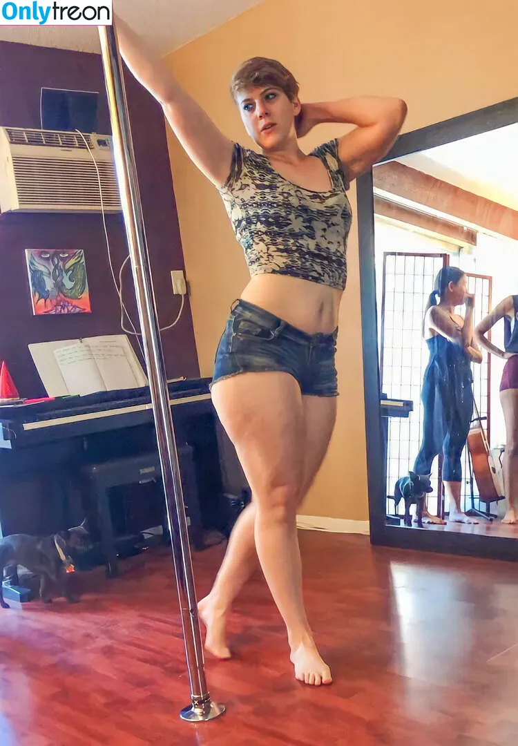 Mindless Entertainment nude photo #0003 (mindlessentertainment)