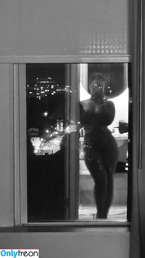MindoftheUnkind / DAMNMAUX / Miss.Maux nude photo #0037
