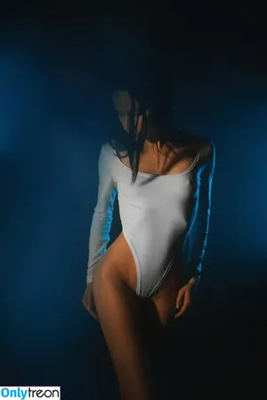 Mineevph / carolineevip nude photo #0007