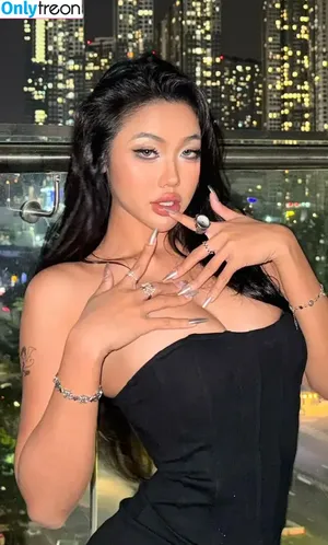 Minh Nguyet / symmmeoo фото голая #0023