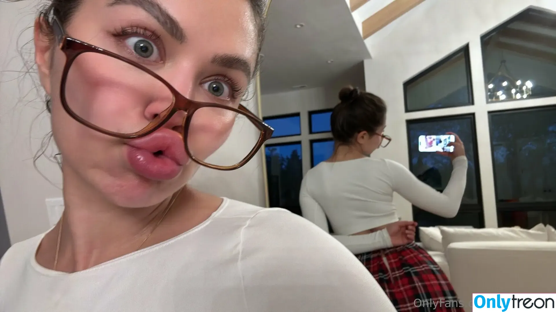 mira_nowhere nude photo #0073 (Mira_twitch)