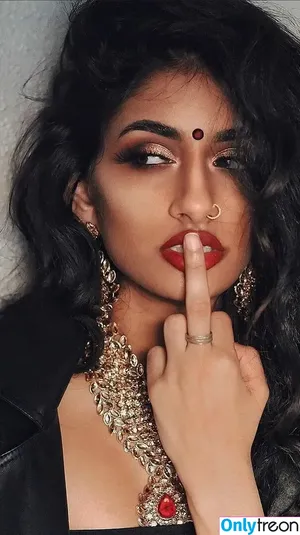 Mira Patel / mirapatelll фото голая #0035