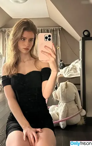 Mira Szalma / itsmira004 / mira.004 / mira.szalma nude photo #0978