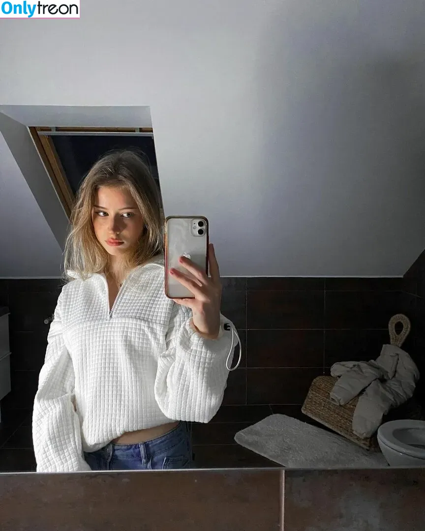 Mira Szalma голая photo #0003 (itsmira004 / mira.004 / mira.szalma)