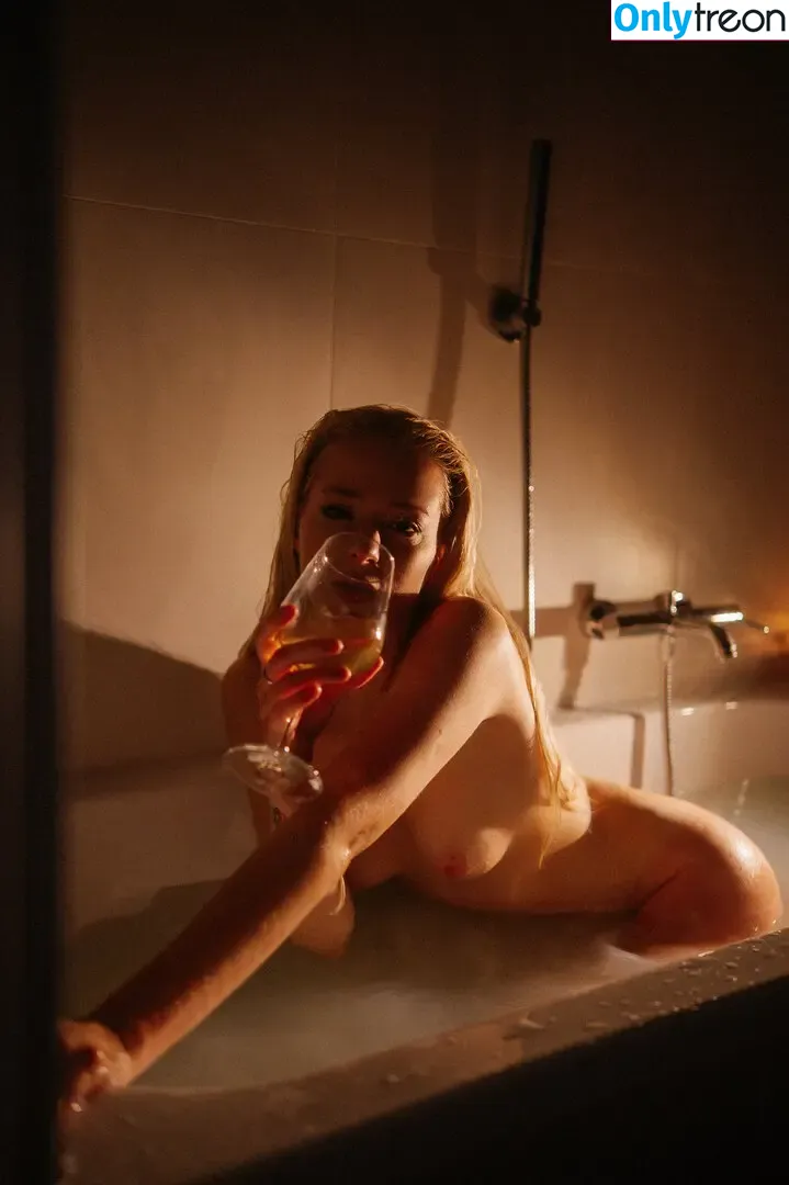 mira.vainer nude photo #0012 (miravainer)