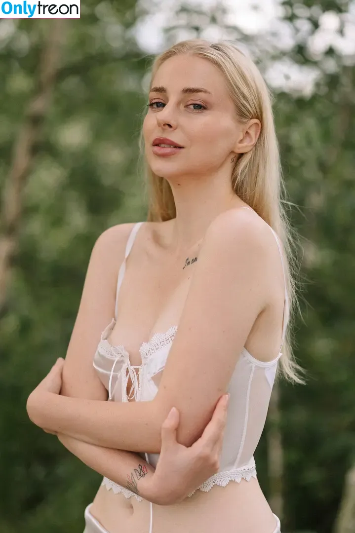 mira.vainer nude photo #0025 (miravainer)