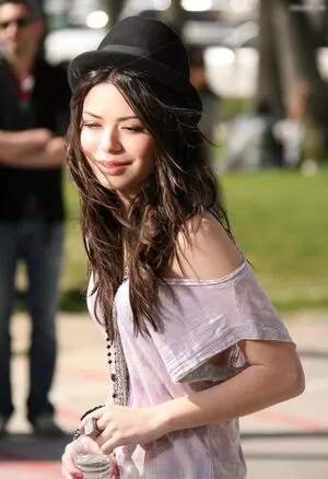 Miranda Cosgrove / MirandaCosgrove / onlyfanssz nude photo #0459