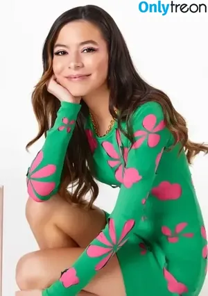 Miranda Cosgrove / MirandaCosgrove nude photo #0601
