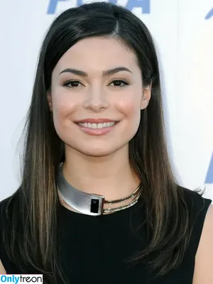 Miranda Cosgrove / MirandaCosgrove nude photo #0611
