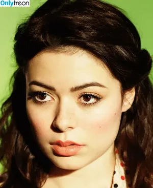 Miranda Cosgrove / MirandaCosgrove nude photo #0614