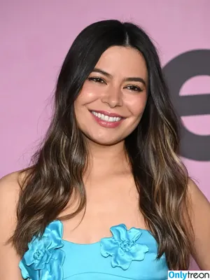 Miranda Cosgrove / MirandaCosgrove / onlyfanssz nude photo #0757