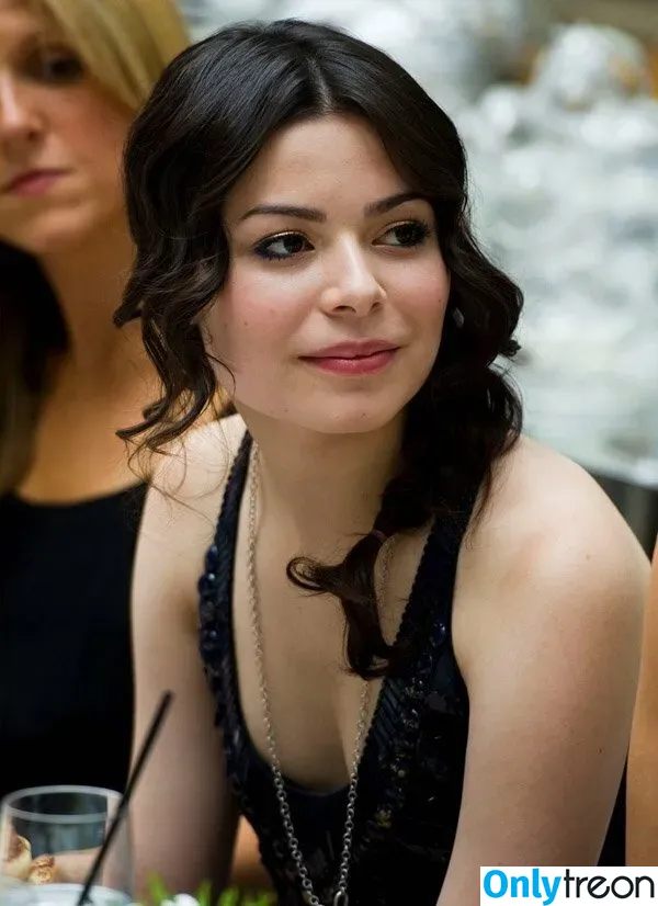 Miranda Cosgrove nude photo #0320 (MirandaCosgrove / onlyfanssz)