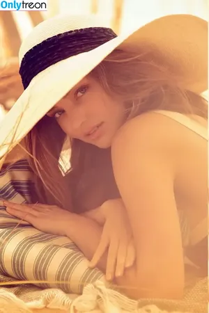 Miranda Kerr / mirandakerr / tsmirandakerr nude photo #0649