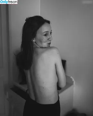 Mirella Precek / mirellativegal nude photo #0022