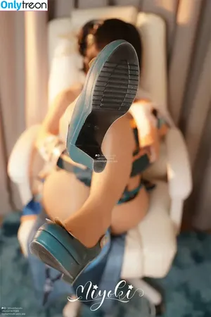 Misaki Suzuki / Miyoki / m1yok1h1me / 软趴在床单上 / 铃木美笑 фото голая #0035