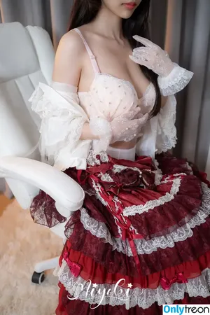 Misaki Suzuki / Miyoki / m1yok1h1me / 软趴在床单上 / 铃木美笑 фото голая #0093