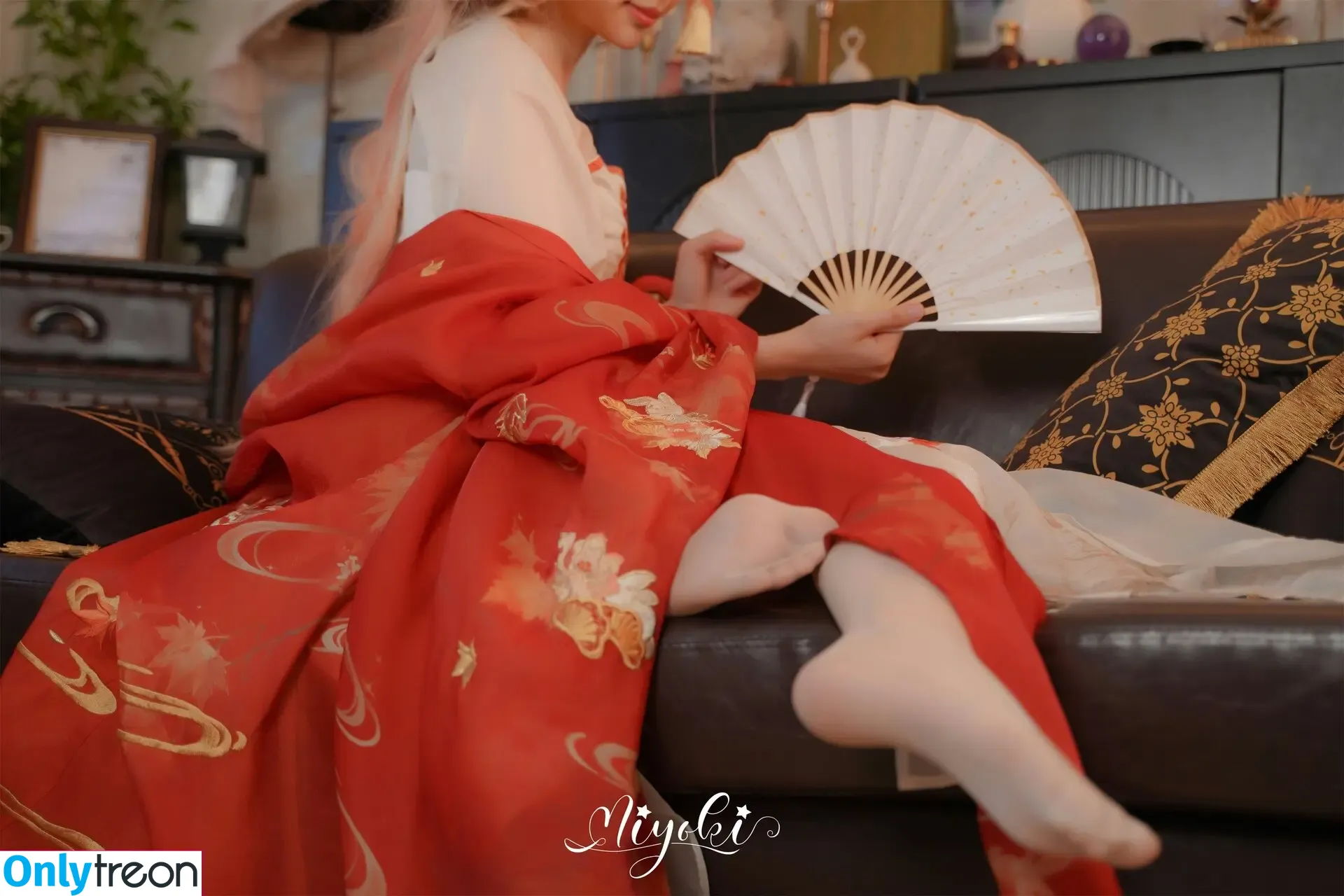 Misaki Suzuki nude photo #0170 (Miyoki / m1yok1h1me / 软趴在床单上 / 铃木美笑)