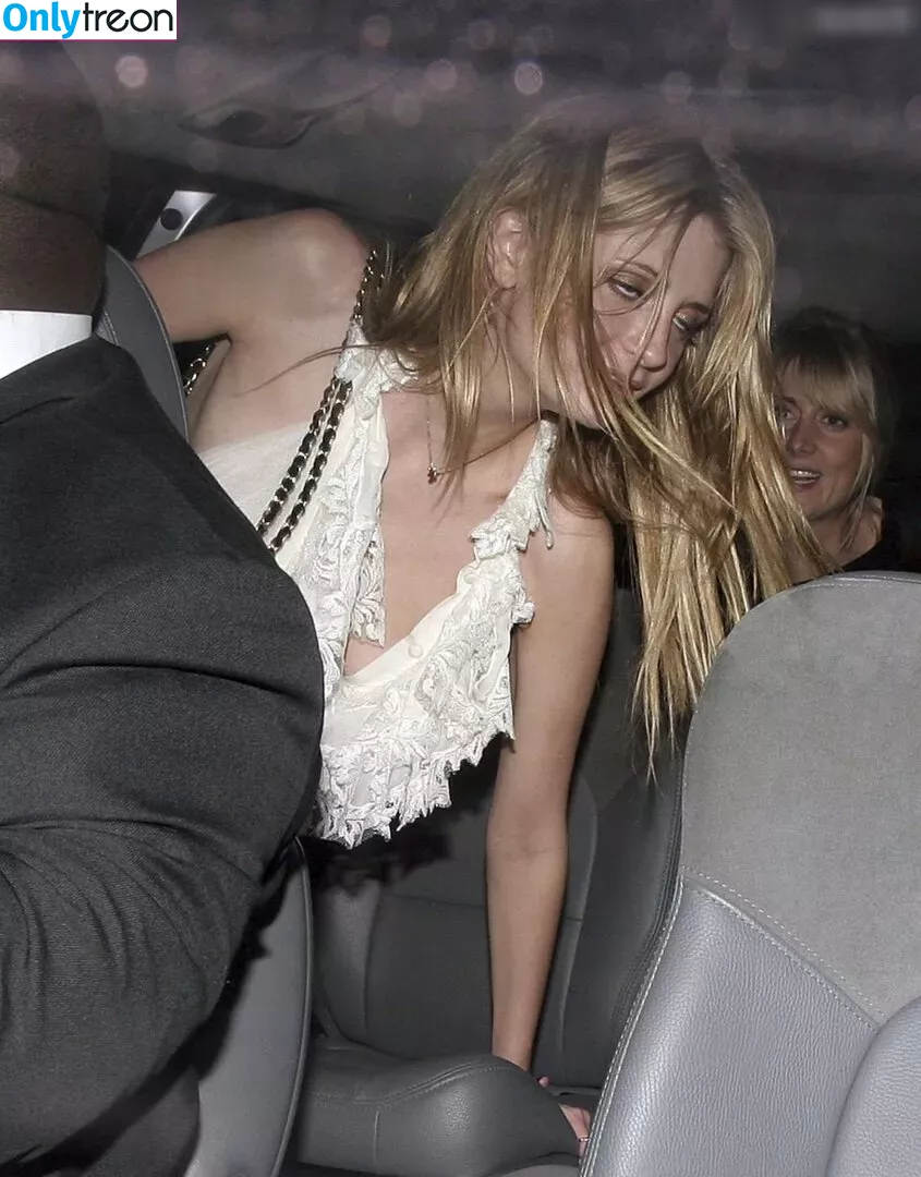 Mischa Barton голая photo #0098 (mischabarton)