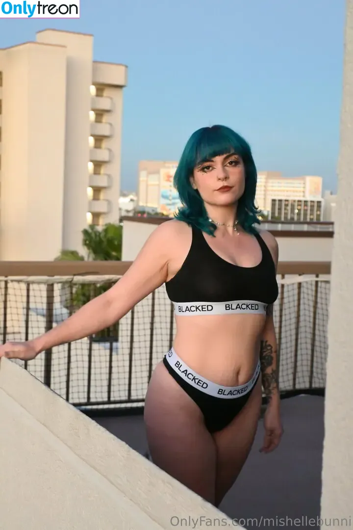 mishellebunni nude photo #0056 (mishellbanduni)