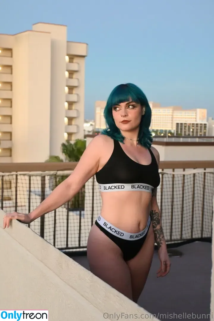 mishellebunni nude photo #0057 (mishellbanduni)