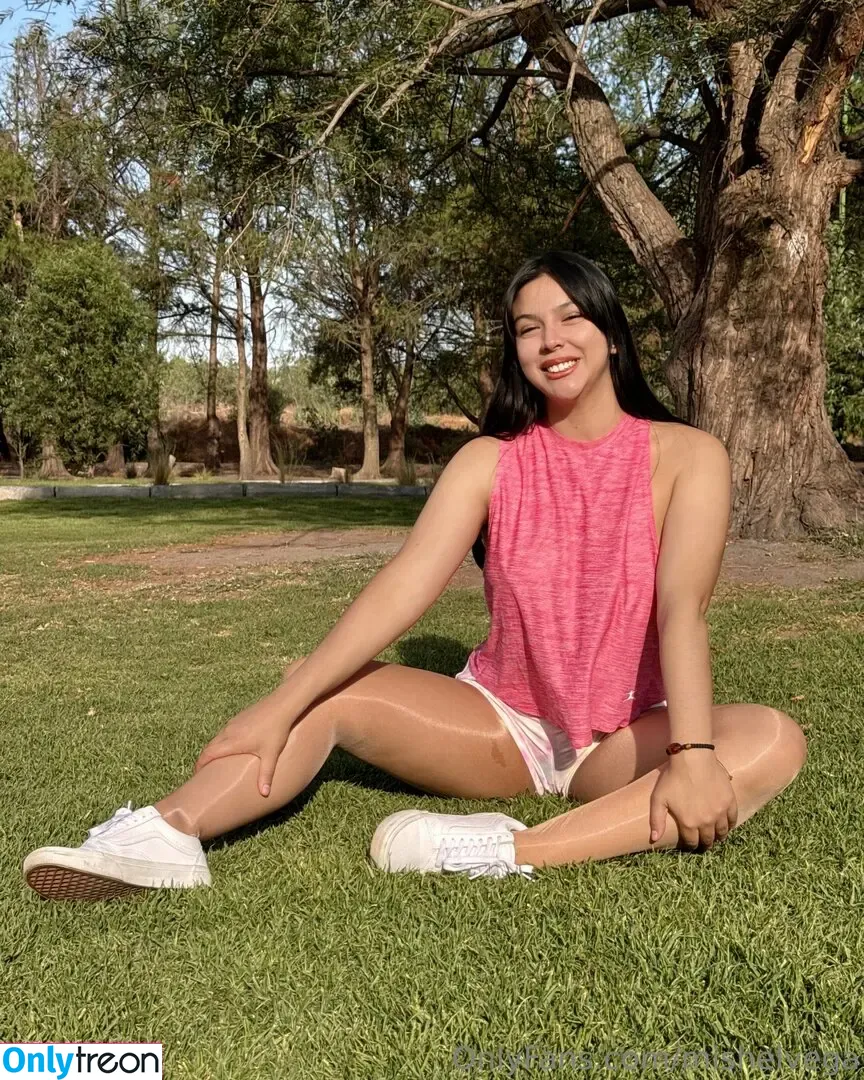mishelvega голая photo #0030 (mishelvega23)